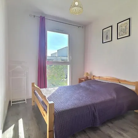 Holiday home Confortable Pavillon Climatise A 500m De La Serignan
