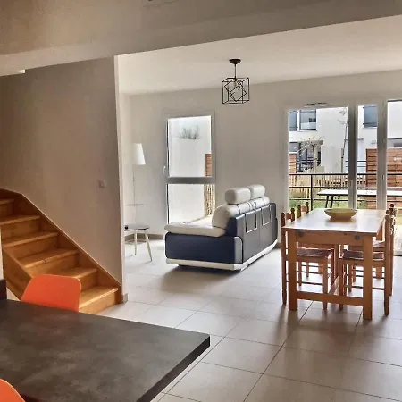 Confortable Pavillon Climatise A 500m De La *